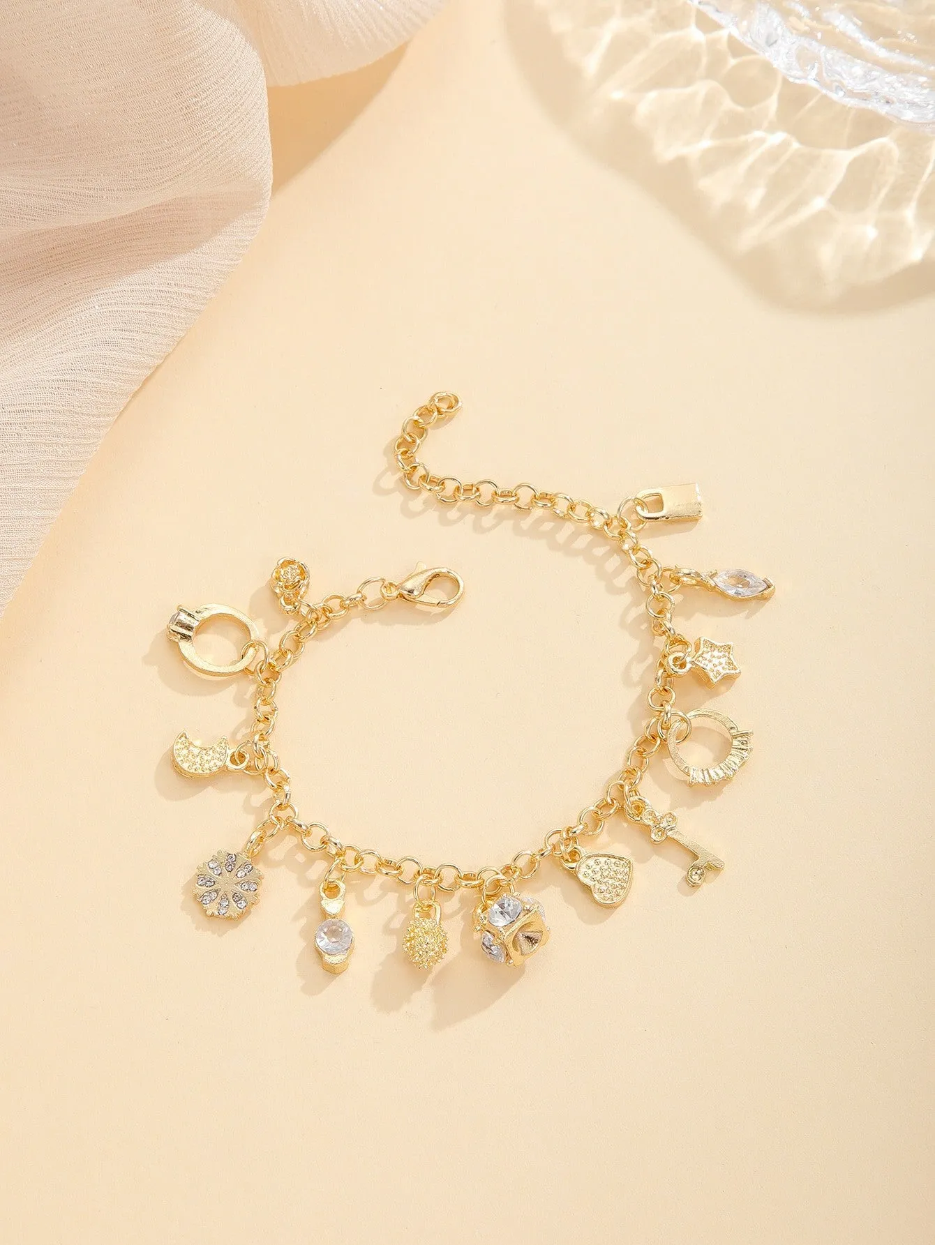 Wholesale Women's thirteen charm bracelet