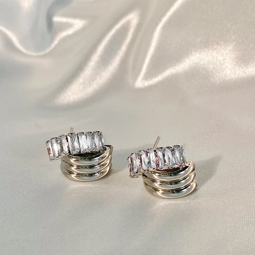 Wholesale Zirconia Metal Staggered Fashion Earrings