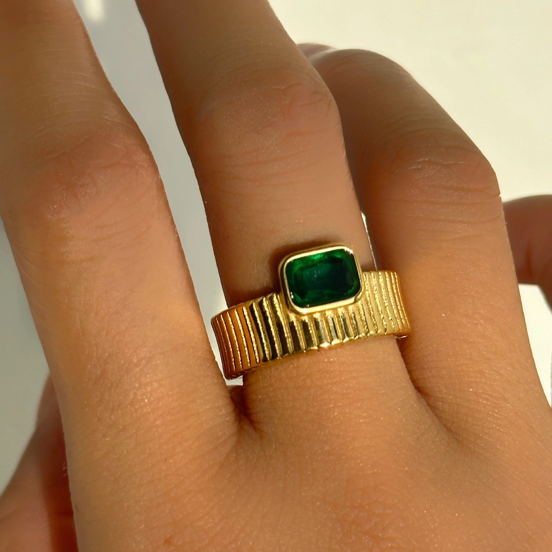 Wholesale 18k Real Gold Electroplated Titanium Steel Emerald Zircon Stripe Ring