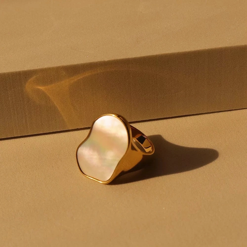 Wholesale 18k Real Gold Plating Freshwater Shell Titanium Steel Ring