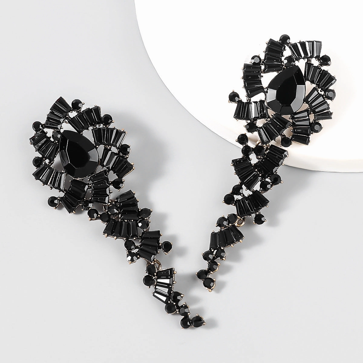 Wholesale Alloy Diamond Inlaid Acrylic Flower Long Earrings