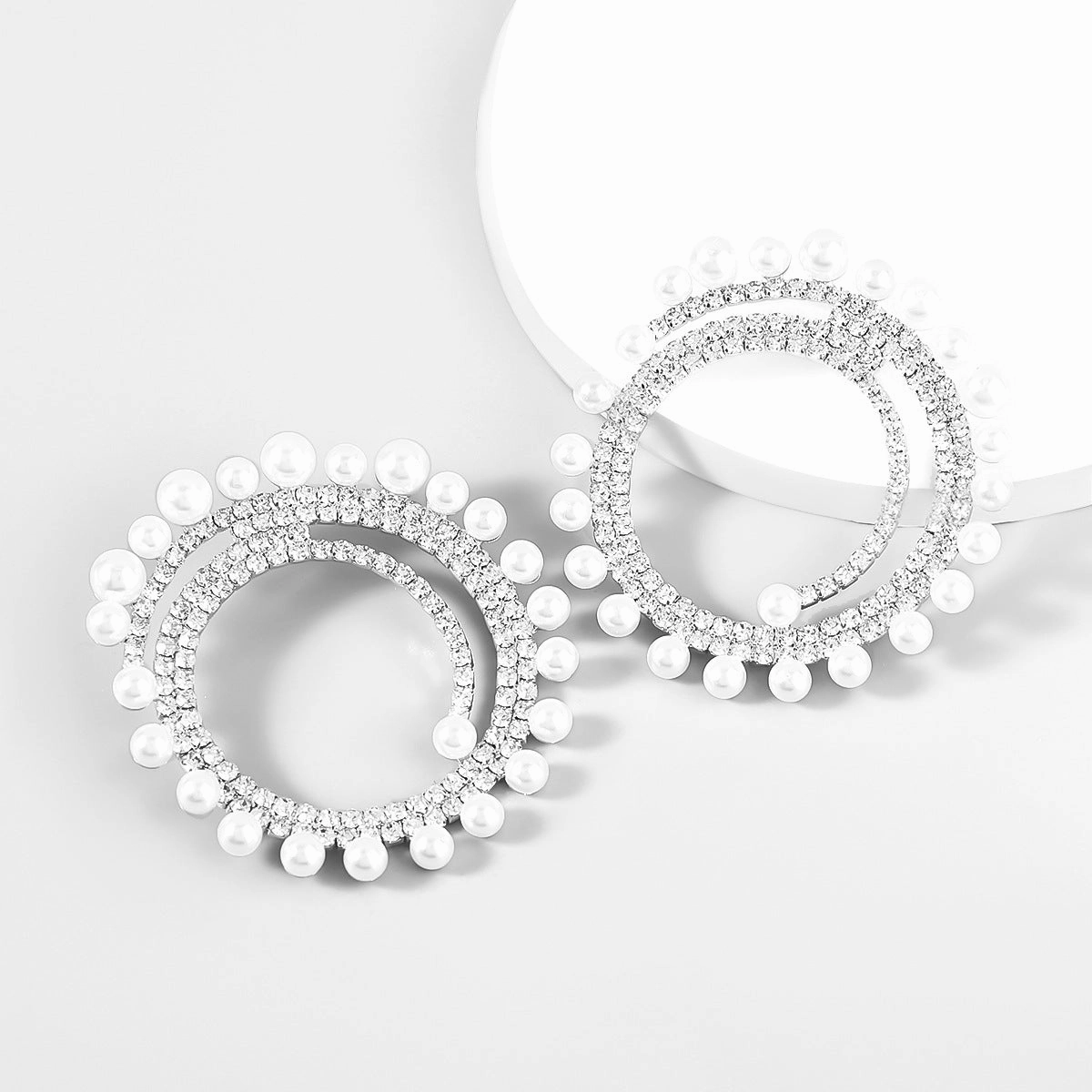 Wholesale Alloy Diamond Inlaid Pearl Round Earrings