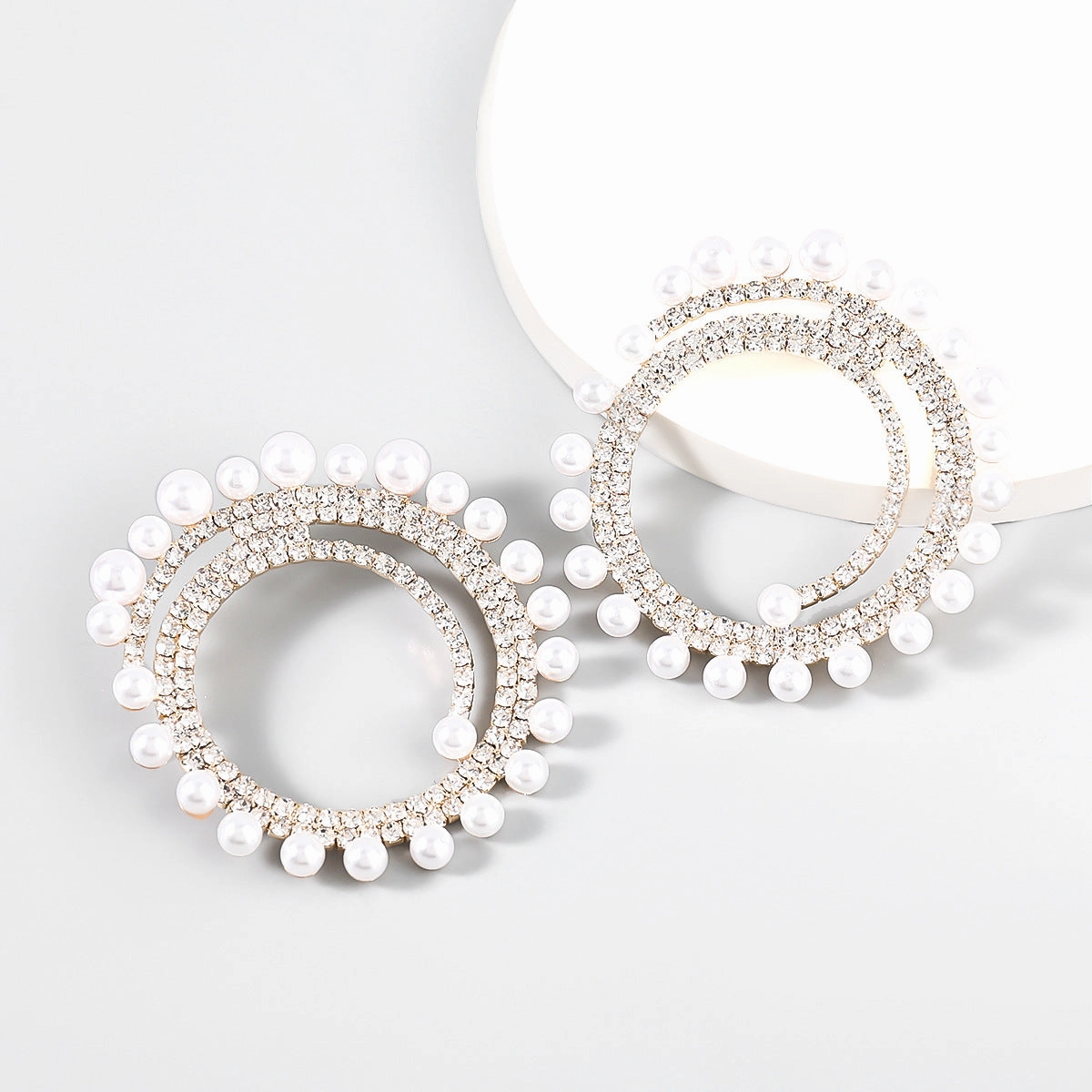 Wholesale Alloy Diamond Inlaid Pearl Round Earrings