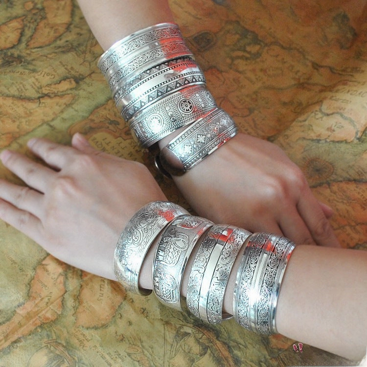 Wholesale Ancient silver open bracelet for women retro Bohemian ethnic style carved pattern elephant wide Bracelet jewelry