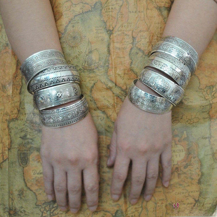 Wholesale Ancient silver open bracelet for women retro Bohemian ethnic style carved pattern elephant wide Bracelet jewelry