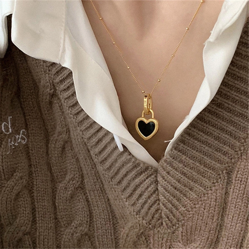 Wholesale Black and White Mother-of-pearl Heart Copper Necklaces