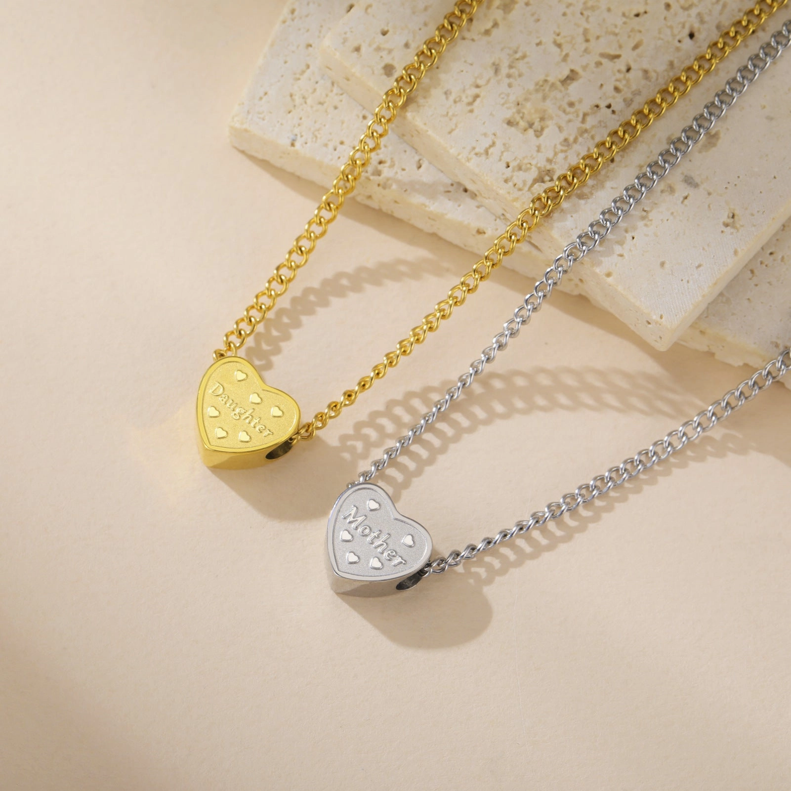 Wholesale Cross-border hot-selling stainless steel cut titanium steel love necklace