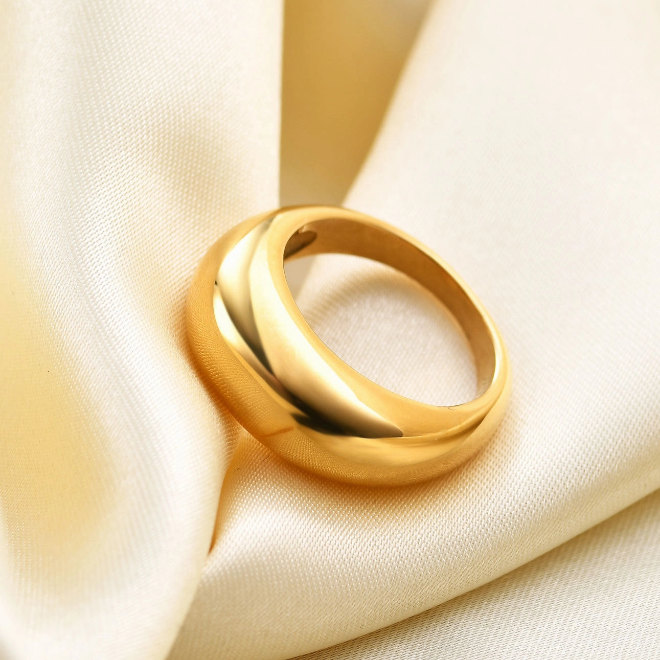 Wholesale Elliptical Smooth Circular Curved 18K Gold Stainless Steel Titanium Steel Rings
