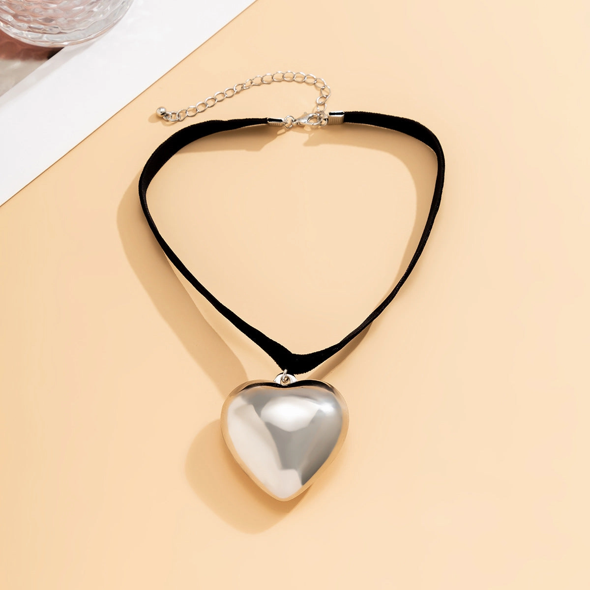 Wholesale Flannel Heart Alloy Necklaces