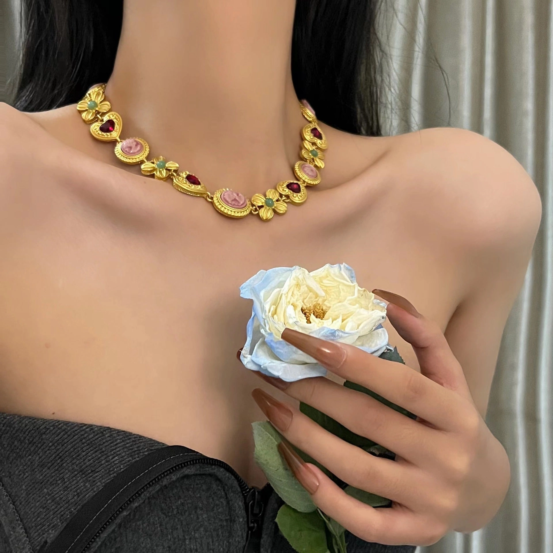 Wholesale Flower Portrait Diamond Heart Alloy Necklaces