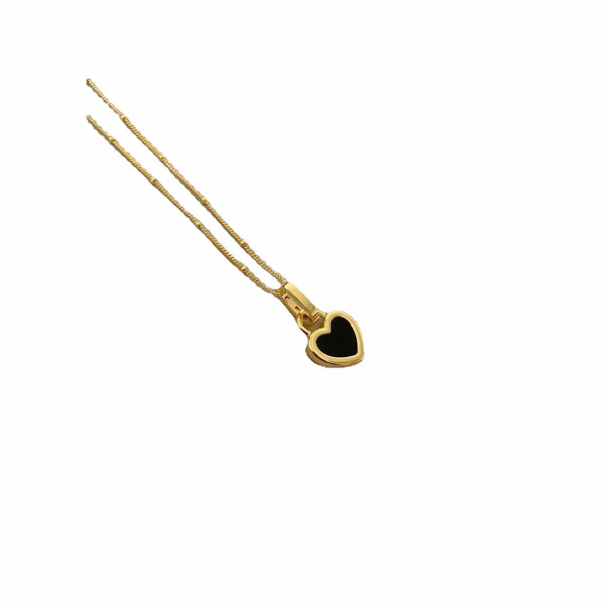 Wholesale Gold-plated Black and White Mother-of-pearl Heart-shaped Alloy Necklace