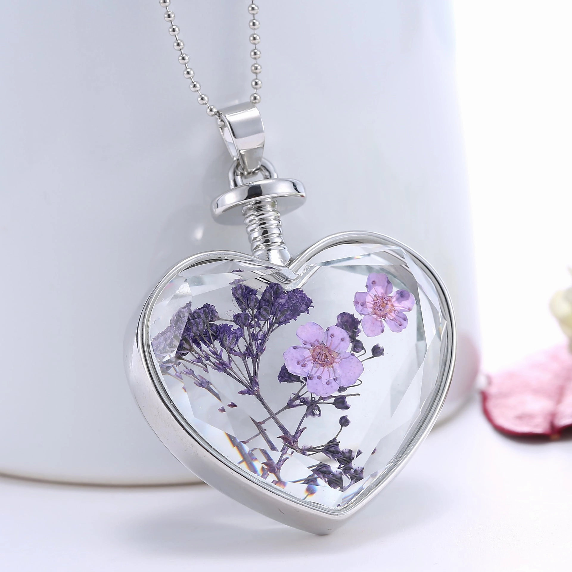 Wholesale Heart Pendant Flowers Heart Crystal Various Plant Dried Flowers Alloy Necklaces