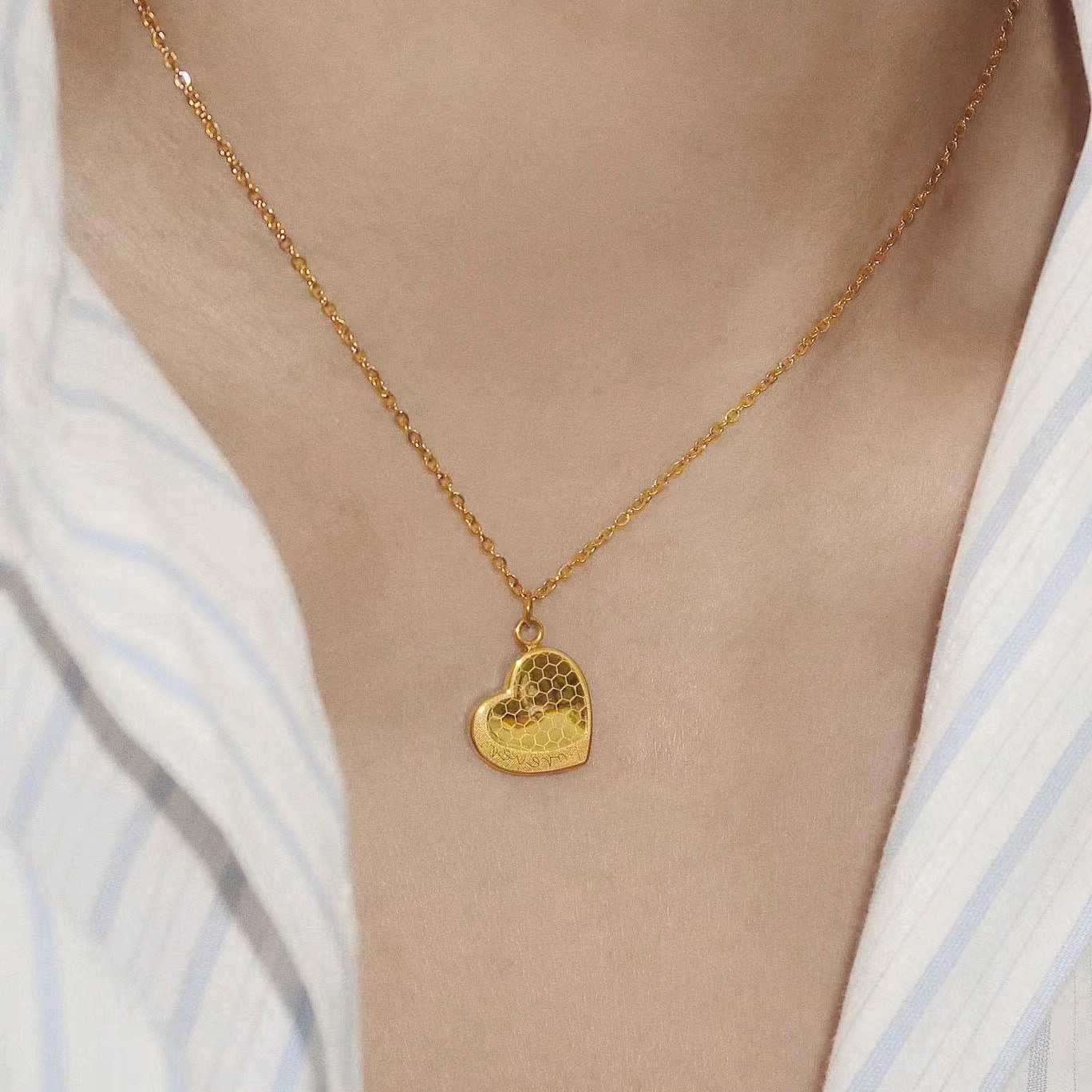 Wholesale Honeycomb Love Fish Scale Peach Heart Shape Titanium Steel Necklaces