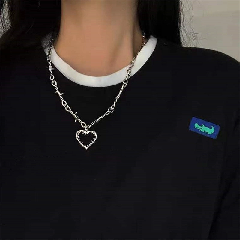 Wholesale Love Heart Thorns Pendant Alloy Necklaces