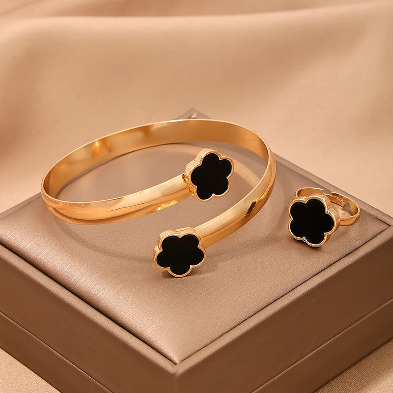 Wholesale Metal New Five Leaf Clover Flower Bracelet Necklace Earrings Ring Jewelry suit