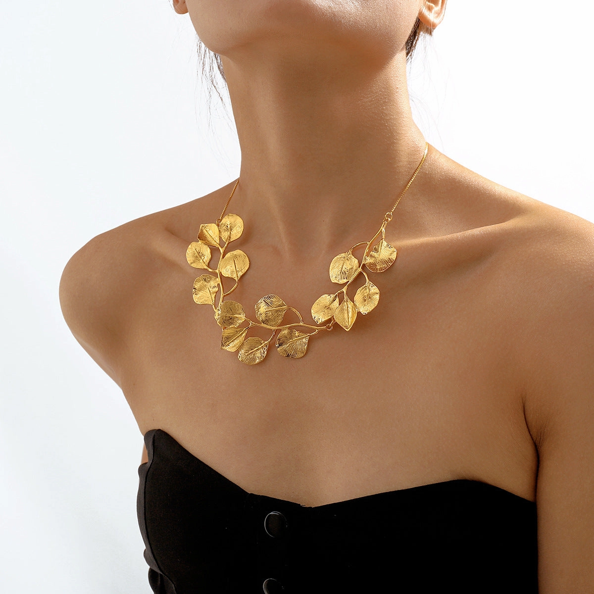 Wholesale Metallic Leaf Exaggeration Alloy Necklaces