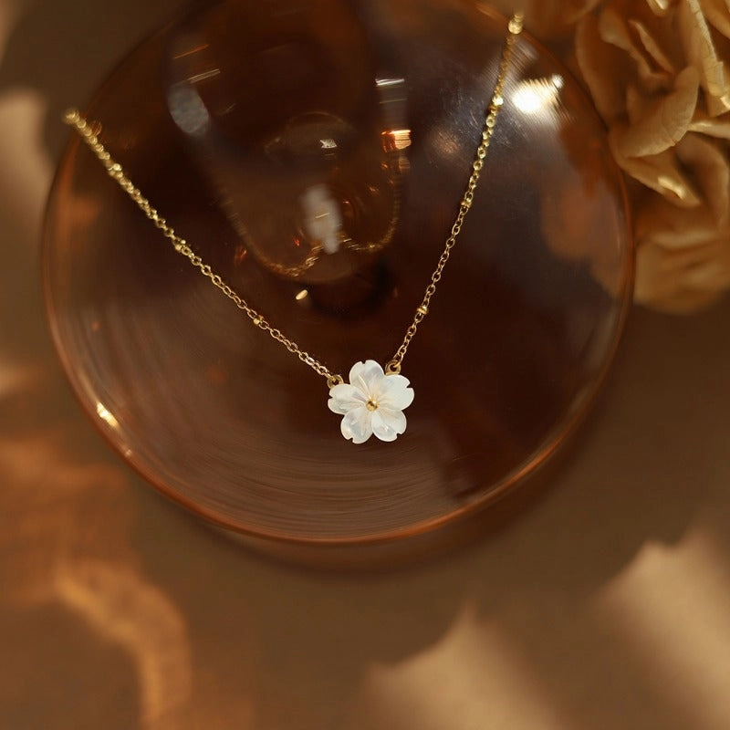 Wholesale Non Fading White Shell Peach Blossom Beautiful Flower Titanium Steel Collarbone Chain Temperament Light Luxury Versatile Necklaces