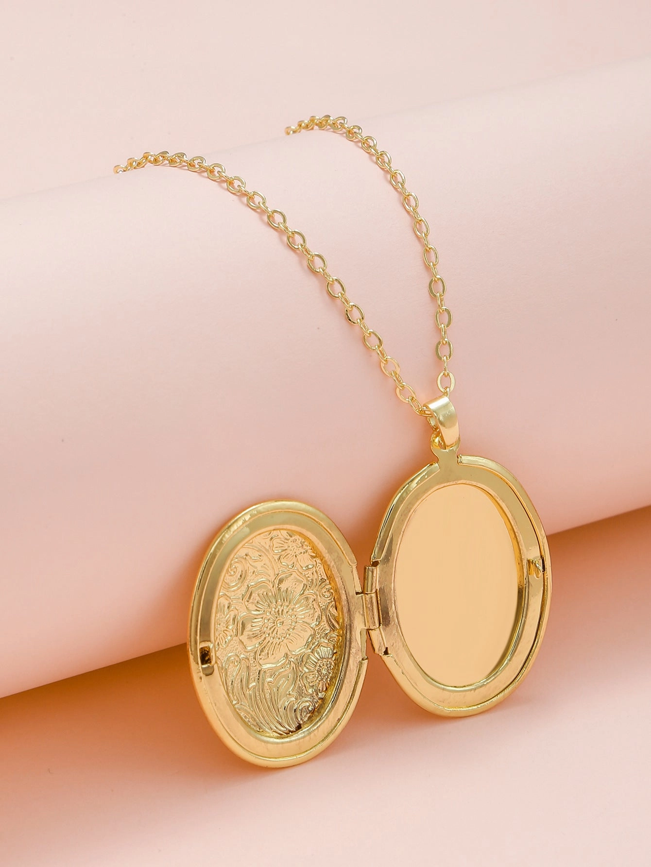 Wholesale Oval Engraved Open Pendant Brass Necklaces