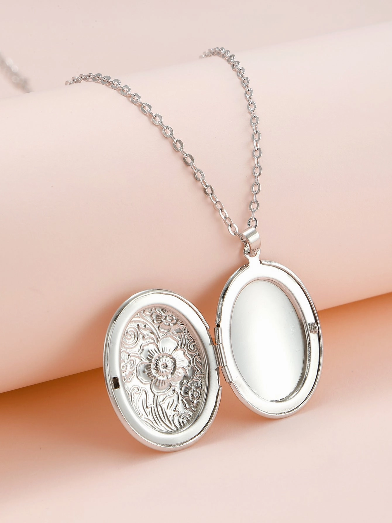 Wholesale Oval Engraved Open Pendant Brass Necklaces