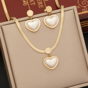 Wholesale Pearl Heart Stainless Steel Necklaces
