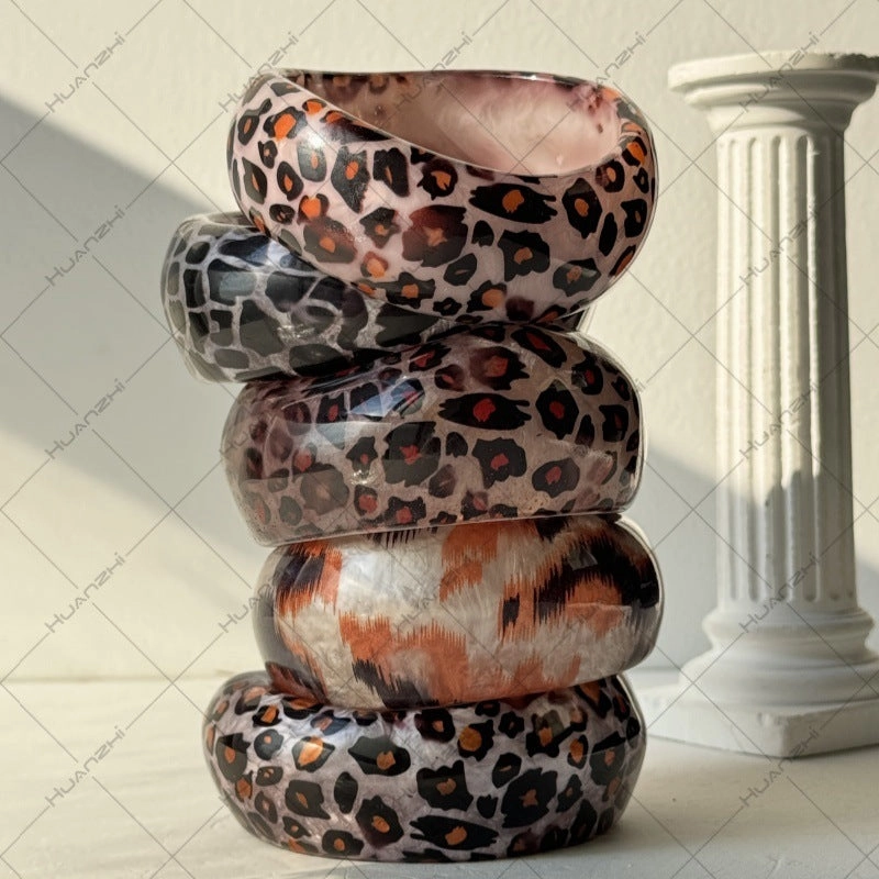 Wholesale  resin oval wide version geometric arc resin halo leopard bracelet