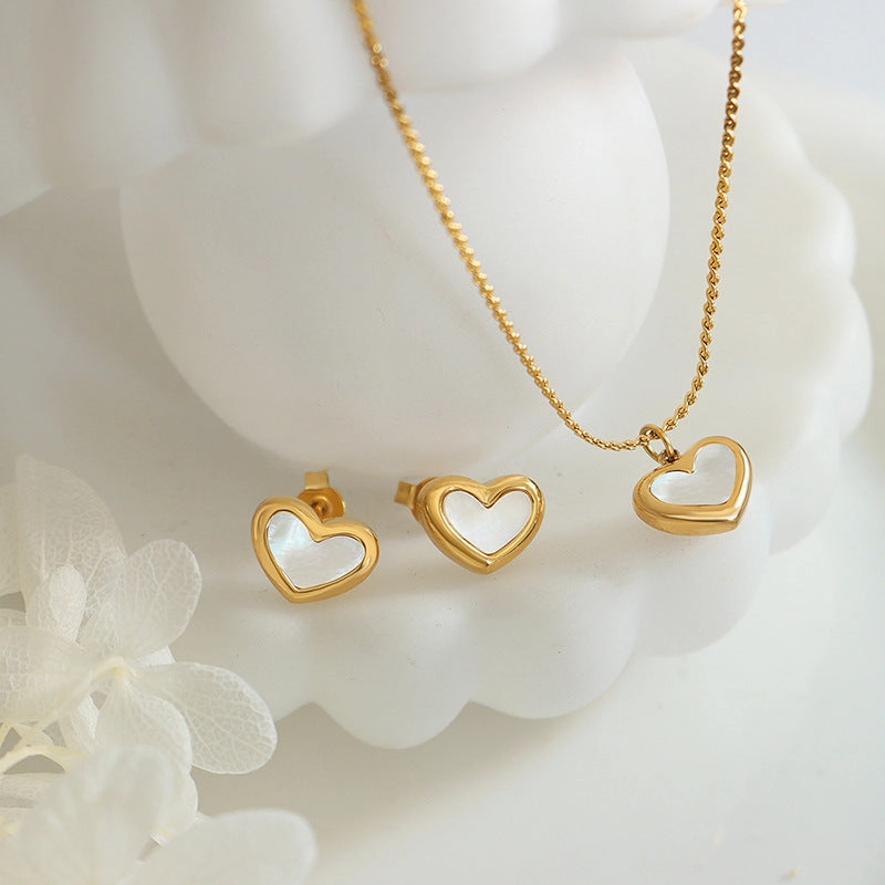 Wholesale Seashell White Sea Mother-of-pearl Peach Heart Titanium Steel Necklaces