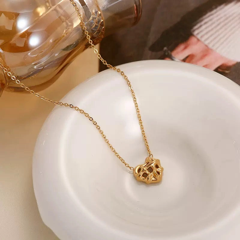 Wholesale Simple Braided Heart Titanium Steel Necklace