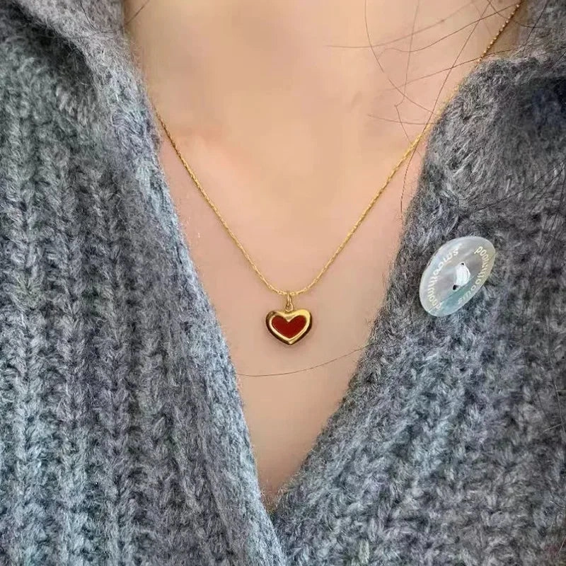 Wholesale Sweet red heart necklace small titanium steel gold-plated clavicle chain