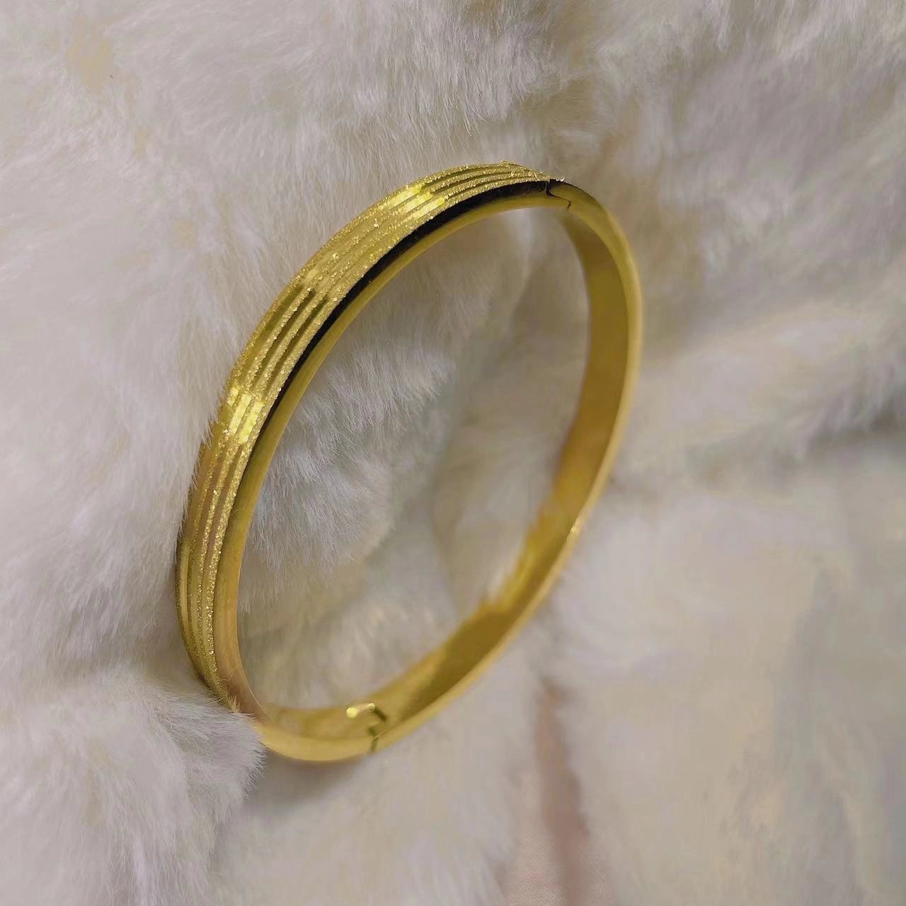 Wholesale titanium steel gold stripe bracelet