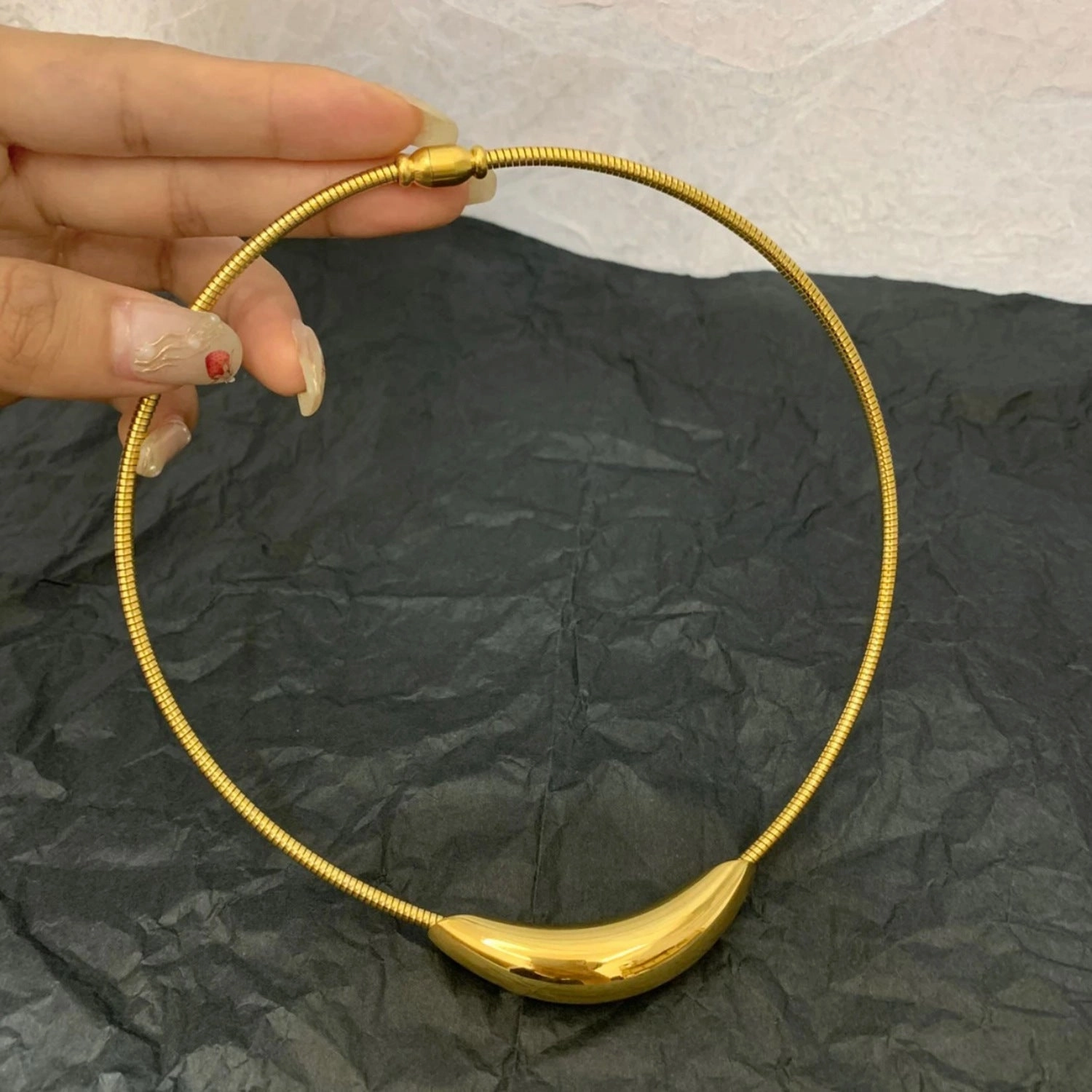 Wholesale Titanium Steel Metal Wind Curved Bend Necklace