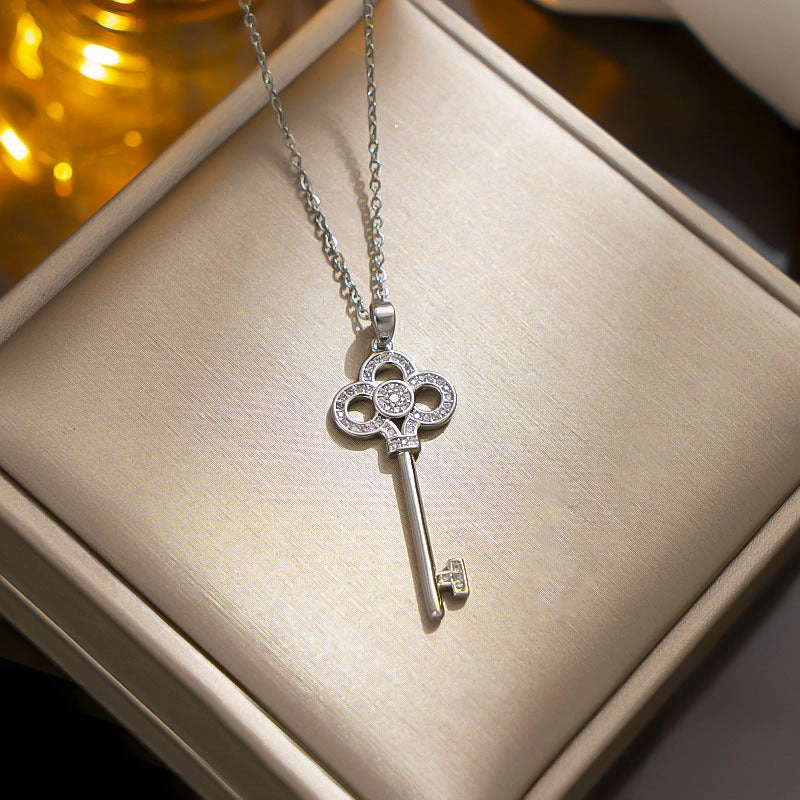 Wholesale Titanium Steel Necklace 18k Gold Heart Crown Key Pendant Clavicle Chain