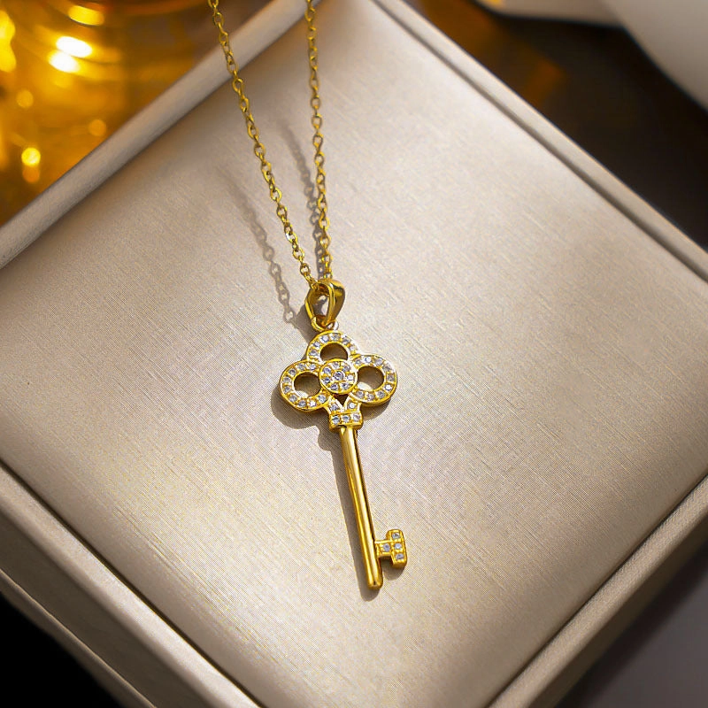 Wholesale Titanium Steel Necklace 18k Gold Heart Crown Key Pendant Clavicle Chain
