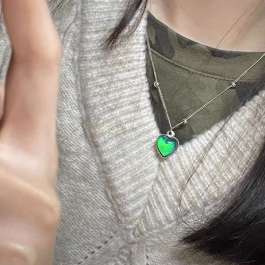 Wholesale Titanium Steel Temperature Sensing Stone Color Changing Heart Necklaces