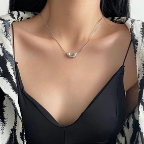Wholesale U-shaped pendant titanium steel non-fading clavicle chain