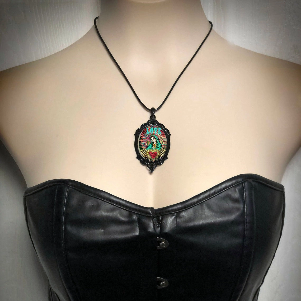 Wholesale Unique Glass Pendants Metal Necklaces