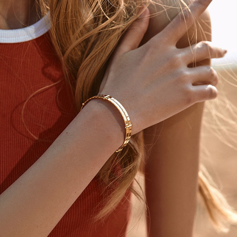 Wholesale Wide-brim Heavy Metal Gold-plated Bracelet